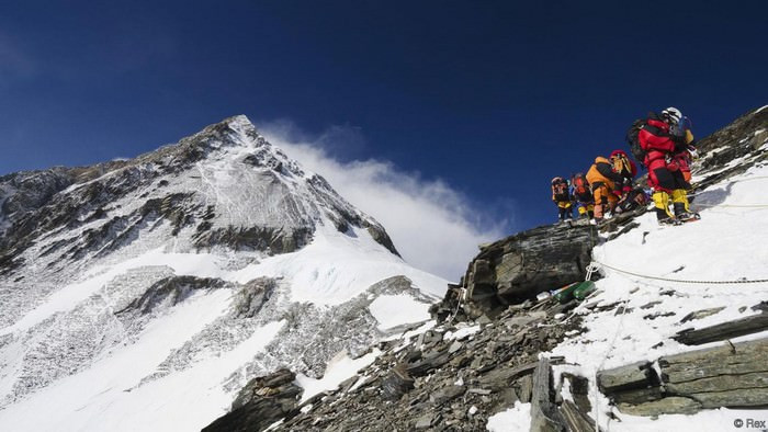 Có khoảng 200 xác chết nằm lại trên đỉnh núi Everest nằm trải từ chân núi lên đến đỉnh.