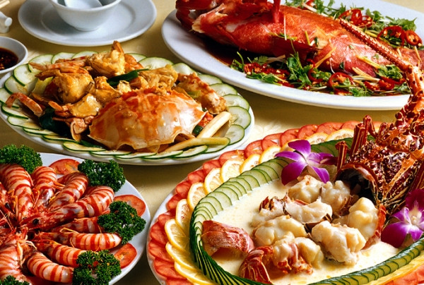 Đôi khi bạn nấu quá nhiều thức ăn nên không thể xử lý hết trong một bữa. Vì muốn tránh lãng phí, bạn quyết định cất vào tủ để qua đêm. Đó là thói quen của rất nhiều người. Tuy đây thực sự là việc làm tốt nhưng không phải loại thực phẩm nào cũng có thể để đến ngày hôm sau vì chúng có thể bị biến chất cho dù bạn có giữ trong tủ lạnh. Dưới đây là 6 loại thực phẩm nấu chín mà bạn tuyệt đối không để qua đêm.