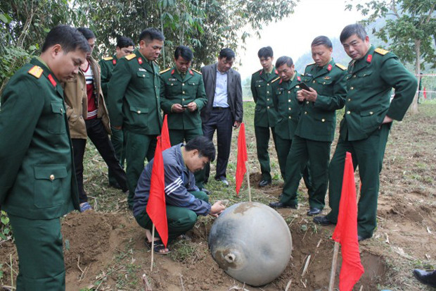 Vật thể lạ từ không gian xuất hiện tại Yên Bái: Vào ngày đầu năm 2016, 3 vật thể lạ hình cầu bằng kim loại cũng đã rơi xuống các xã Tân Mỹ (Chiêm Hóa, Tuyên Quang), xã Tân Đồng và xã An Lương (Yên Bái) khiến dư luận xôn xao.
