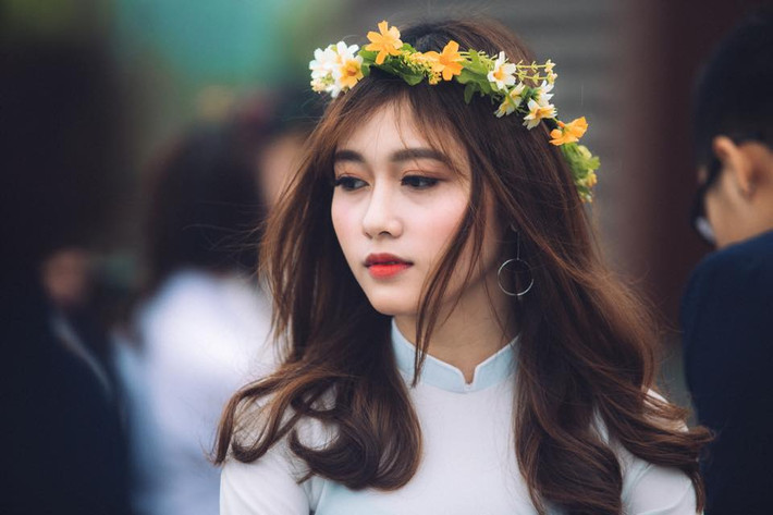 Trước khi gây sốt với bức ảnh xinh đẹp trong chiếc áo thể dục, Bảo Thoa còn là gương mặt không mấy xa lạ trên các trang Fanpage của trường Xây Dựng sau khi những bức ảnh của cô gái có biệt danh " hot girl ĐH Xây dựng" được lan truyền.