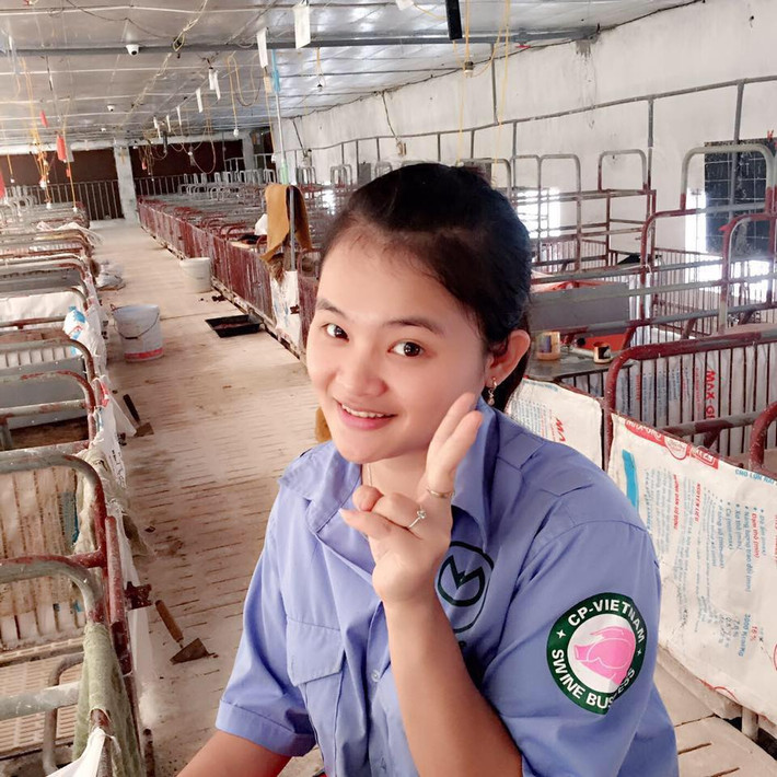 Ngoài công việc ở công ty, cô gái trẻ còn chung vốn với một người bạn mở cửa hàng thời trang, mỹ phẩm và bán thuốc thú y. Thu nhập cũng được thêm vài chục triệu đồng mỗi tháng.