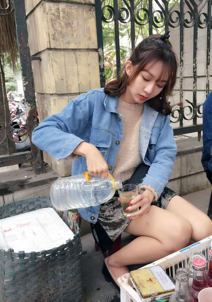 Theo đó, cô gái xinh đẹp này có tên Lưu Thị Tuyết Nhung, sinh năm 1993, quê Nam Định, mới tốt nghiệp Học viện Bưu chính viễn thông. Ảnh: T.Đ.