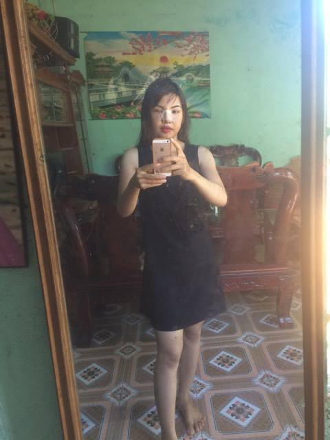 Câu chuyện làm đẹp của Kim Phượng sau khi được chia sẻ lên mạng đã nhanh chóng trở thành chủ đề bàn tán của hội "chị - em". Bên cạnh những lo ngại cho sức khỏe của nữ nhân vật chính, cũng có không ít người gửi lời động viên và ủng hộ Kim Phượng. Thành viên H.I.T bày tỏ: "Mình biết mình xấu chỗ nào thì mình sửa chỗ đó để mình ngày càng đẹp. Đó là những người có ý thức về cái đẹp, còn em chỉ sợ những bạn xấu mà vẫn cứ nghĩ mình đẹp thôi".