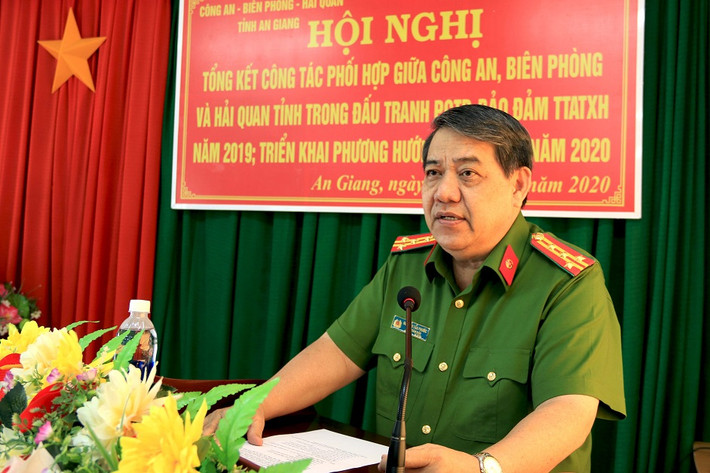 Đại tá Nguyễn Tấn Phước, nguyên Ủy viên Ban Thường vụ Đảng ủy, nguyên Phó Giám đốc Công an tỉnh An Giang bị kỷ luật cảnh cáo.