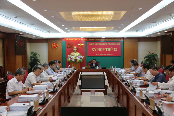 Trước đó, tại kỳ họp thứ 22 mới đây, Ủy ban Kiểm tra Trung ương đã thực hiện kết luận của Ban Chỉ đạo Trung ương về phòng, chống tham nhũng, tiêu cực và kết luận tại Kỳ họp thứ 20 đối với một số tổ chức đảng, đảng viên ở tỉnh An Giang.