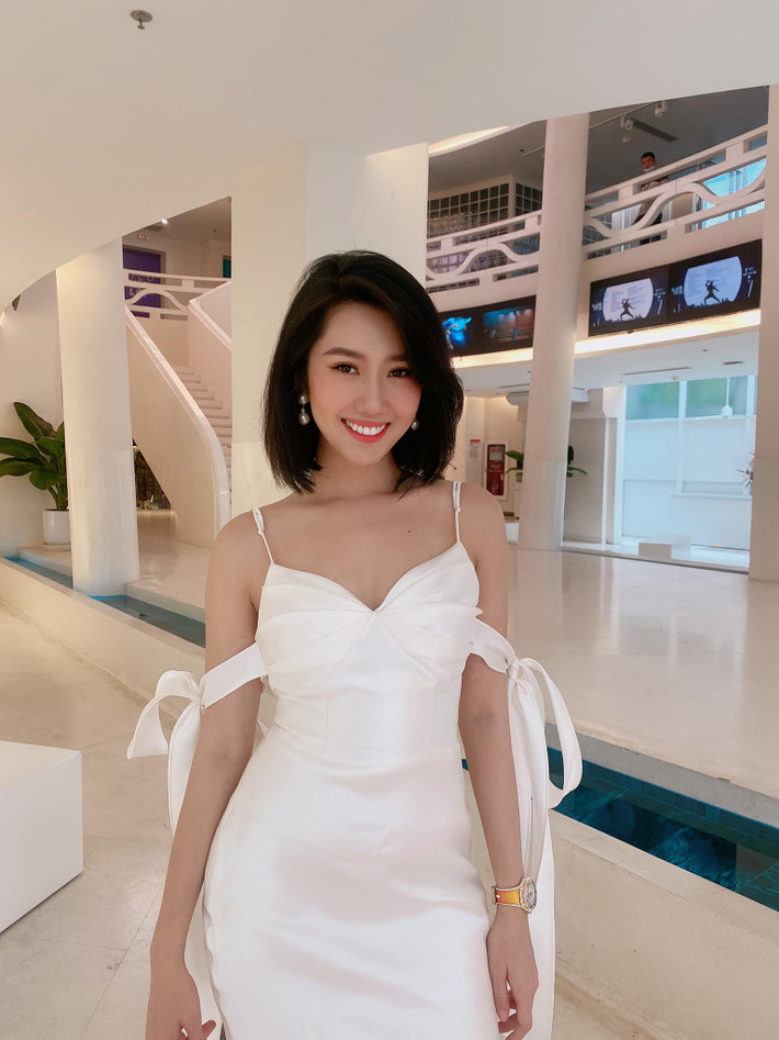 “Sau khi tập là uống 1 ly nước ép ngay để thanh lọc cơ thể, sáng uống 1 ly nước chanh ấm (không bỏ đường)”, nữ diễn viên cho hay.