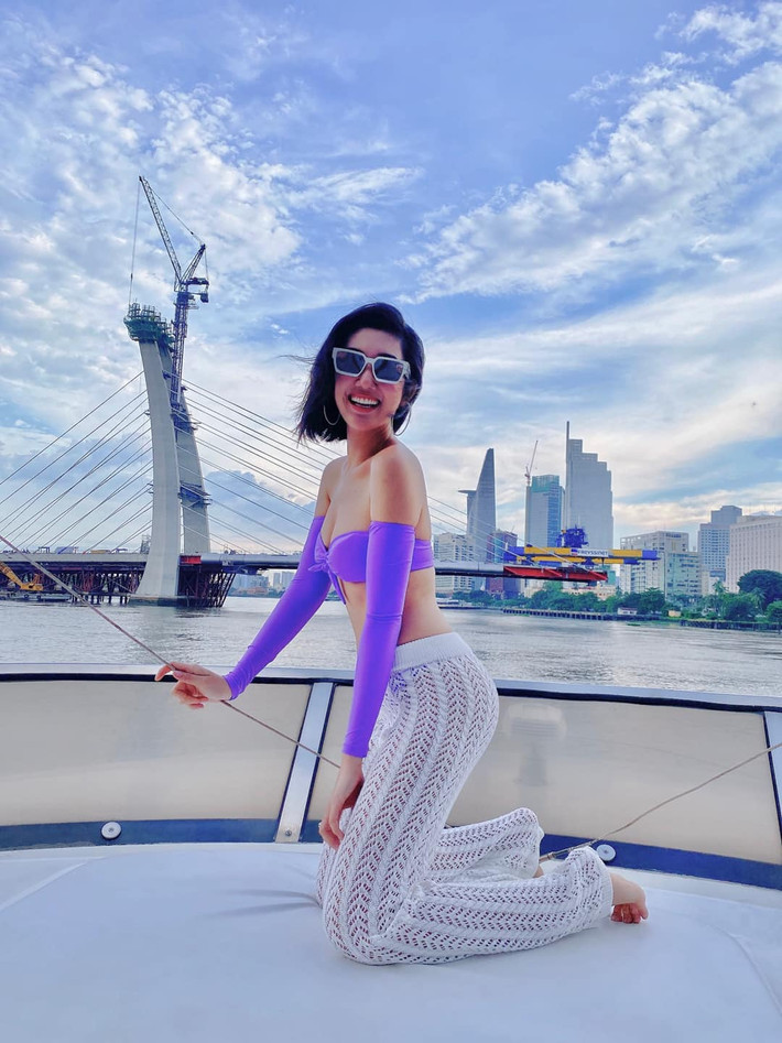 Sở hữu vóc dáng gợi cảm, Thúy Ngân thoải mái diện các trang phục sexy tôn dáng. Ảnh: Internet.