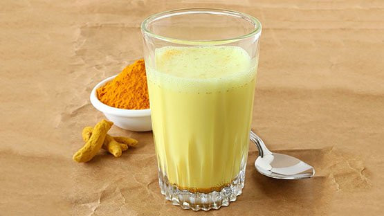 Sữa nghệ: Nghệ chứa curcumin, có thể thu nhỏ kích thước của tế bào mỡ và ngăn chất béo tích tụ. Sữa nghệ giúp cải thiện quá trình trao đổi chất, thông kinh mạch, thải các độc tố trong cơ thể, thúc đẩy tốc độ đốt cháy mỡ thừa.