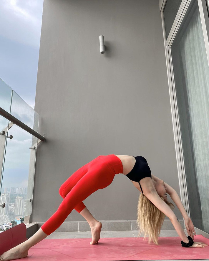 Thiều Bảo Trâm cũng là một sao nữ Việt Nam chăm chỉ luyện tập yoga giữ dáng.