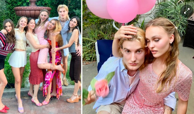 Ngày 28/5, Lily-Rose Depp được người thân, bạn bè tổ chức sinh nhật lần thứ 22 ở nhà riêng. Ái nữ của Johnny Depp rũ bỏ vẻ lạnh lùng, cười tươi hết cỡ trong các khoảnh khắc được ghi lại. Trên Instagram, Lily-Rose gửi lời cảm ơn và hy vọng tuổi mới sẽ có nhiều trải nghiệm thú vị hơn. Ảnh: Twitter Lily-Rose Depp.