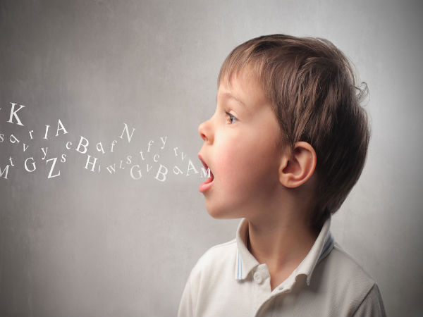 Mỗi lần bạn gặp một thông tin mới, hãy dành thời gian để giải thích khái niệm đó cho chính mình. Bạn thậm chí có thể làm điều này trước gương và giả vờ bạn là giáo viên để giải thích cho sinh viên.