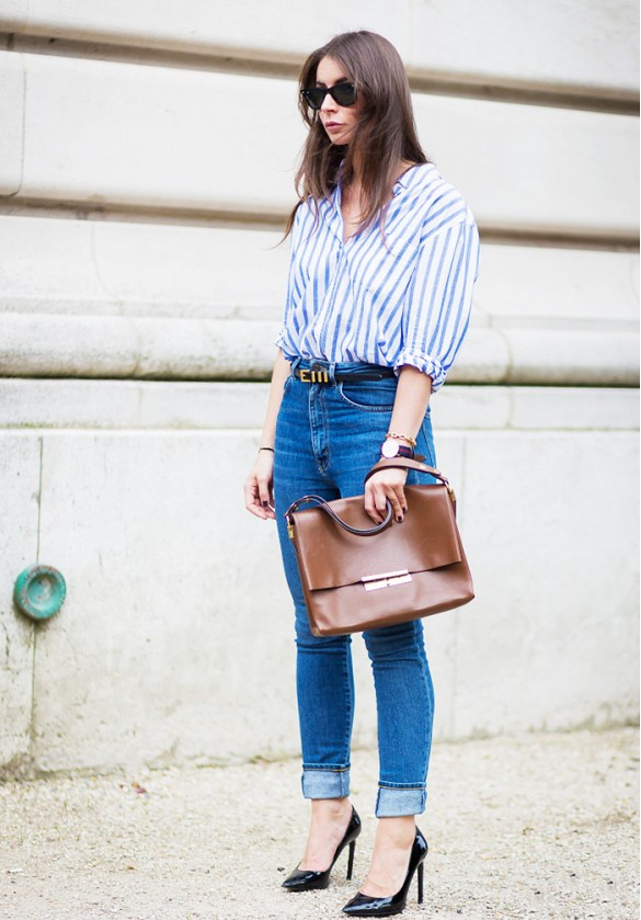Mọi phụ nữ, kể cả béo hay gầy đều cần có một chiếc quần jeans lưng cao, áo sơ mi sọc dọc và đôi giày cao gót màu đen trong tủ đồ. Ảnh: Internet.