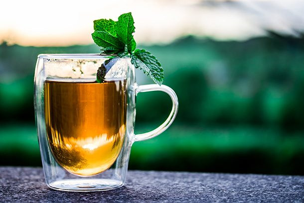 Sau khi tham gia hội những người yêu thích trà xanh, một cô gái đã chia tay với bạn trai chỉ vì anh ta đã khẳng định rằng loại đồ uống này không tốt cho sức khỏe cô ấy.
