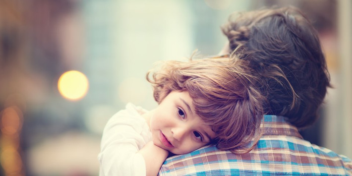 Hãy học hỏi các thế hệ đi trước về những kinh nghiệm nuôi và dạy con trẻ. Ảnh: BI.