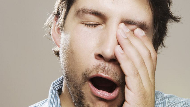 Bạn có thể thấy và nghe những thứ không có thật như tiếng thì thầm, âm thanh kỳ lạ và mất tầm nhìn. Bạn cũng có thể bắt đầu mất nhận thức về thời gian và quên đi những điều cơ bản như tên của bạn hoặc cách ăn.