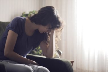 Bác sĩ chuyên khoa tim Suzanne Steinbaum, ở New York (Mỹ) cho biết: "Trầm cảm làm tăng nguy cơ mắc bệnh tim gấp 2 đến 4 lần và phổ biến hơn ở phụ nữ”. Do đó, bạn nên kiểm soát tâm lý, tránh trầm cảm.
