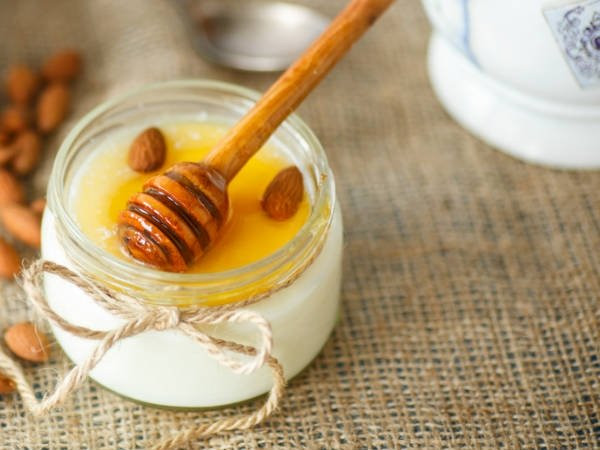 Sữa pha với cam thảo và mật ong sẽ giúp bạn thoát khỏi sự mệt mỏi khi bạn mắc chứng suy nhược cơ. Uống 2 lần trong một ngày.