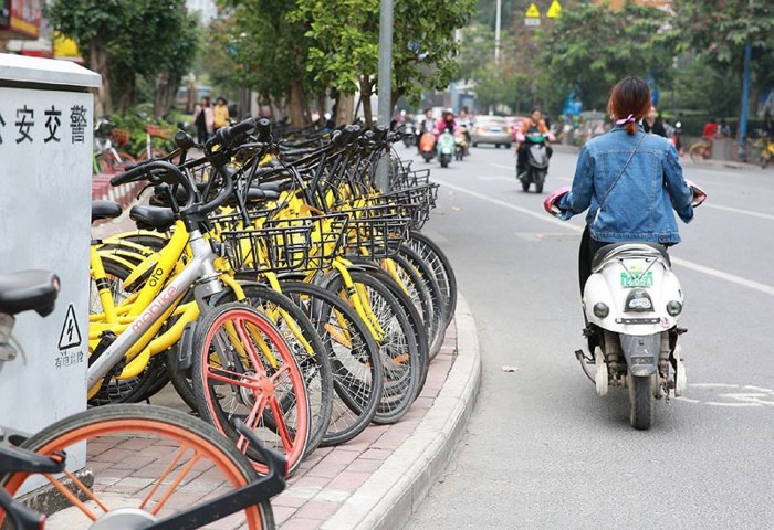 Dịch vụ " xe đạp Uber" này thu hút sự quan tâm của người dân và có tới hàng chục công ty đăng ký kinh doanh loại hình dịch vụ này.