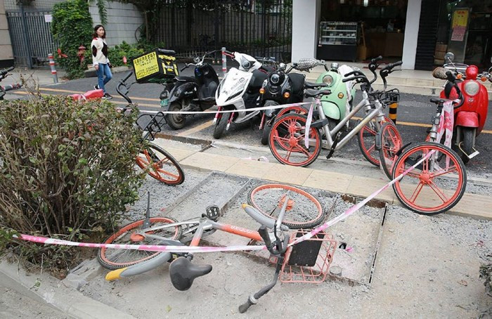 Như vậy, chỉ chưa đầy 1 năm sau thời kỳ bùng nổ, ngành công nghiệp cho thuê xe đạp Trung Quốc rơi vào tình trạng bất ổn, những chiếc xe đạp bị vứt bỏ ngày càng nhiều trên khắp các đường phố Trung Quốc.
