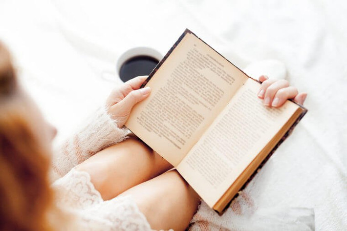 Đọc sách mỗi ngày sẽ giúp bạn nâng cao tinh thần lạc quan và sống vui vẻ hơn.