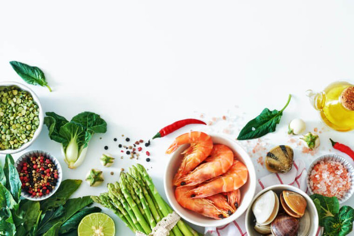 Rau sống và rau chín đều có nhiều hóa chất thực vật và chất chống oxy hóa giúp kéo dài tuổi thọ. Tuy nhiên, đánh giá về dinh dưỡng được công bố trên tạp chí Cancer Epidemiology Biomarkers cho thấy rau sống có hiệu quả mạnh hơn.