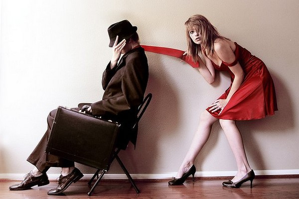 Erotomania là một rối loạn khá kỳ lạ, người bệnh tự hoang tưởng về việc bản thân họ đang có mối quan hệ yêu đương với người khác.