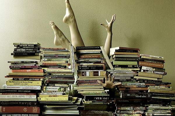 Hội chứng Bibliomania (Sưu tầm quá nhiều sách) là một rối loạn ám ảnh ép buộc. Người mắc bệnh tâm thần kỳ lạ này thường mua rất nhiều bản sao của cùng một cuốn sách và tích lũy chúng.