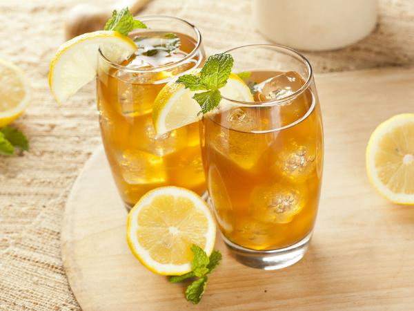 Có rất nhiều thức uống thể thao có lượng calo dư thừa và chứa 2/3 lượng đường trong nước sô đa. Uống các loại đồ uống này có thể làm cho tình trạng say rượu của bạn trở nên tồi tệ hơn.