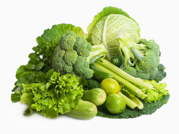 Những loại rau có lá màu xanh đậm như rau chân vịt, rau dền, rau xà lách, cải xoăn, cần tây, cải chíp… là nguồn thực phẩm giàu chất chống oxy hóa và chất xơ, giúp giảm viêm nhiễm trong cơ thể.