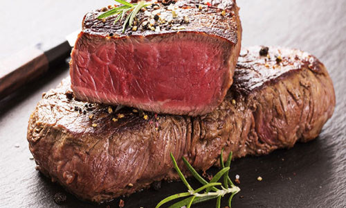 Món bò bít tết chứa lượng cholesterol cao và chất béo bão hòa. Món ăn này có thể làm suy yếu tim.