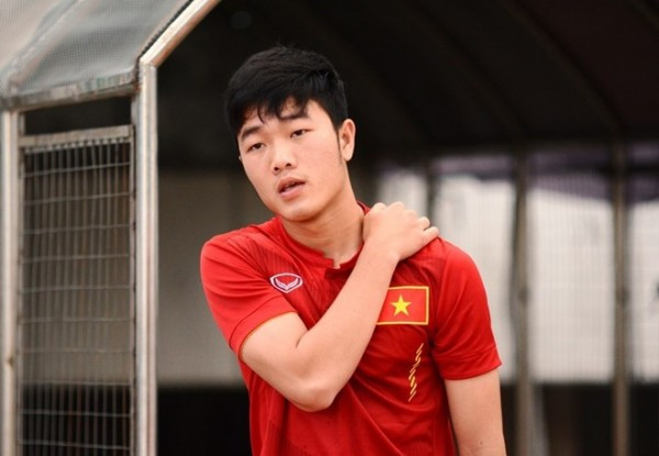 Sau ngày đội tuyển U23 Việt Nam từ Thường Châu (Trung Quốc) trở về, Lương Xuân Trường cùng với đồng đội trở thành những cái tên hot được NHM yêu quý. Đặc biệt, đội trưởng Xuân Trường - chàng trai có gương mặt rất baby, đôi mắt híp dễ thương và sự ấm áp đã chiếm được cảm tình của hàng triệu NHM nhất là những fan girl.