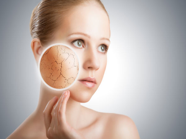 Những quả hạnh ngâm là thực phẩm chống lão hóa tự nhiên. Ăn hạt hạnh nhân ngâm mỗi ngày vào buổi sáng để giữ cho làn da bạn săn chắc và ngăn ngừa nếp nhăn. Ảnh: Boldsky.