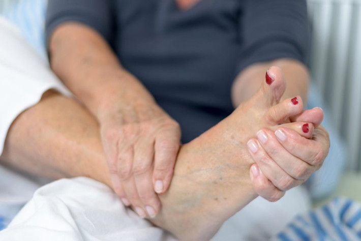 Ngứa ran, đau hoặc tê ở bàn tay hoặc bàn chân (hoặc ngón tay, ngón chân) là một dấu hiệu khác của bệnh tiểu đường.