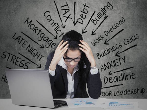 Stress là một bệnh thông thường, là nguyên nhân gốc rễ của một số bệnh, trong đó có bệnh tim. Thiền và yoga có thể giúp bạn kiểm soát căng thẳng và ngừa bệnh tim. Ảnh: Boldsky.