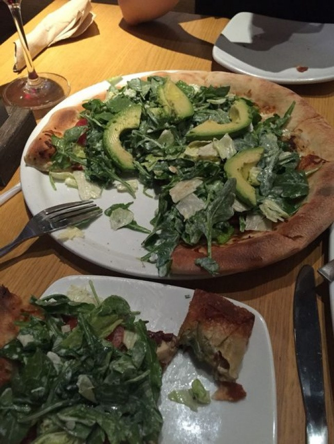 Dù đang ăn kiêng thì chúng ta vẫn có thể thưởng thức món pizza đặc biệt này.