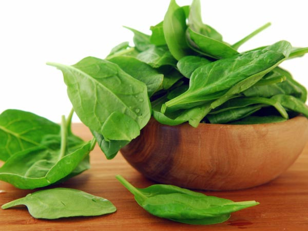 Một nắm cải bó xôi đã chứa tới 7 microgram biotin, nên nếu đang cần bổ sung biotin, bạn nhất định không được bỏ qua chúng. Ngoài ra, cải bó xôi còn rất giàu chất xơ, tốt cho quá trình giảm cân.