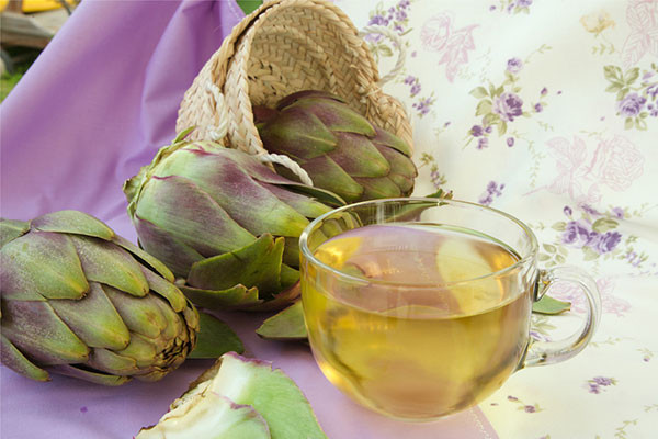 Trà atiso có tác dụng thanh nhiệt, giải độc nhờ các acid hữu cơ, flavonoid, taraxasterol và faradiol. Mỗi ngày uống 1 ly trà atiso khoảng 200ml thì không còn lo bị nhiễm độc gan.