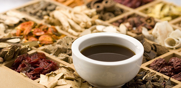 Những người đang uống thuốc Đông y. Rau muống sẽ gây giã thuốc, mất tác dụng của thuốc Đông y. Trong trường hợp thuốc có vị độc cần thiết để trị bệnh (độc trị độc) mà ăn rau muống thì sẽ làm giảm hiệu quả điều trị của những vị thuốc này.