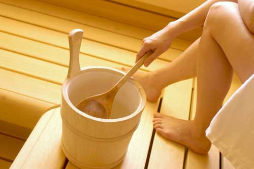 Ngoài ra việc bạn xông vùng kín cũng giúp khử mùi hôi của sản dịch, sát khuẩn, làm sạch và làm mềm cửa mình, giúp các cơ và mô co thắt chặt lại.