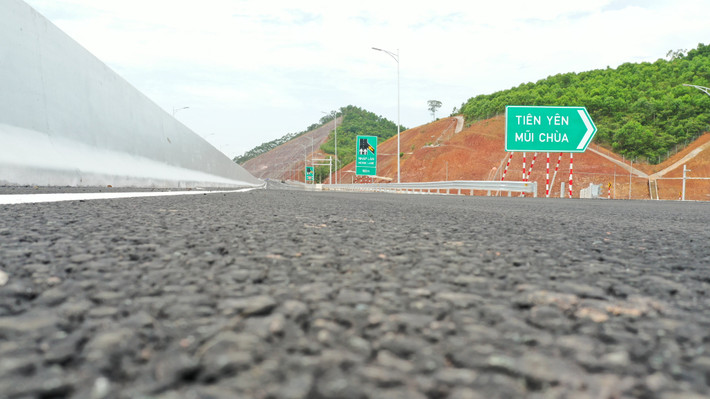 Tuyến đường có tổng chiều dài khoảng 80km, quy mô đường cao tốc 4 làn xe, vận tốc tối đa 120km/giờ với tổng kinh phí hơn 11.000 tỷ đồng.