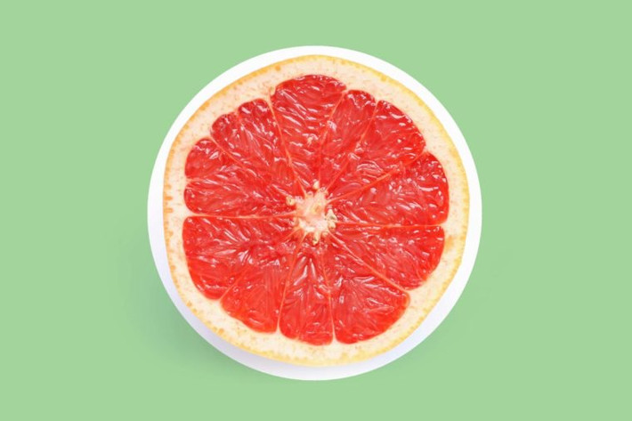Cam: Hàm lượng vitamin C có trong cam có thể giúp xoa dịu đi những cơn đau liên quan đến táo bón.