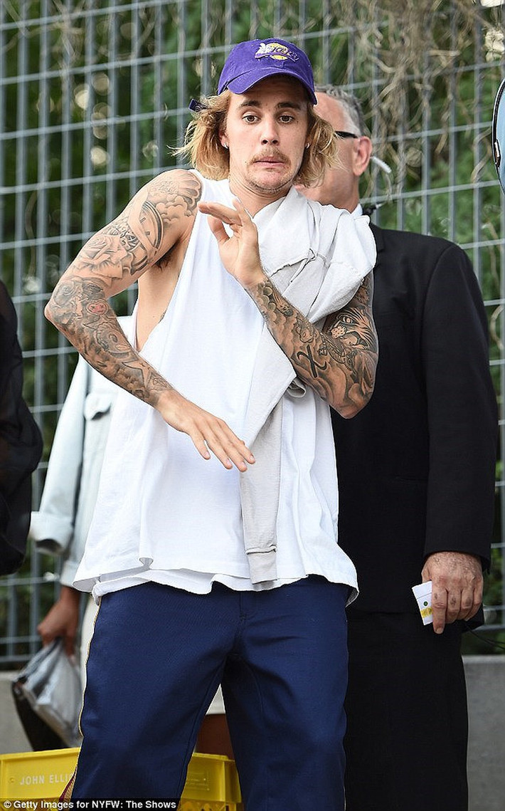 Trong một bài phỏng vấn mới đây với tạp chí Stellar, Hailey Baldwin thừa nhận, cô rất phấn khởi và mong chờ đám cưới diễn ra.