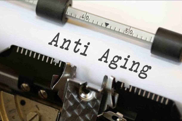 Nụ cười làm giảm quá trình lão hóa: Các nhà nghiên cứu của Đại học Loma Linda (Mỹ) nhận thấy rằng tiếng cười tốt sẽ tạo ra sự gia tăng HGH (một hormone chống lão hóa) tới 87%.