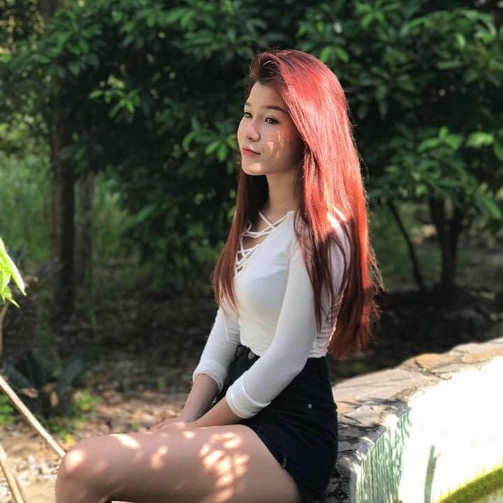 Cô thường chọn trang phục bó sát để khoe thân hình bốc lửa của mình.