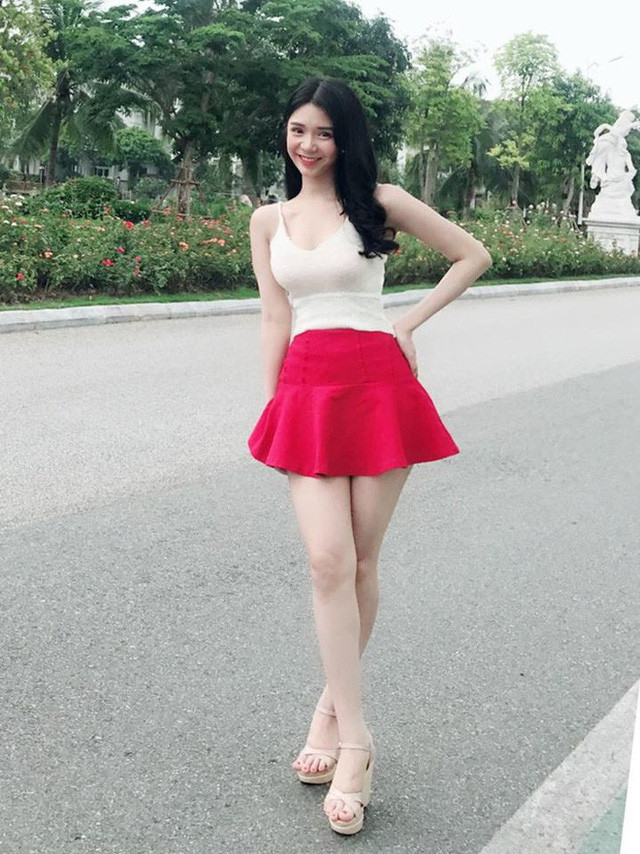 Bên cạnh việc ngày càng nổi tiếng và giàu có hơn, nàng Vân Điệp của Người phán xử cũng liên tục gây chú ý với gu thời trang khá "mát mẻ".