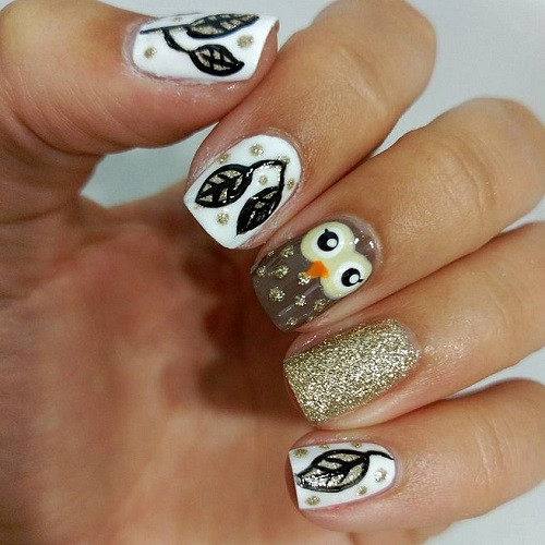 Nail hình con cú và chiếc lá cá tính.