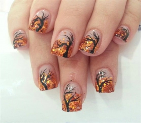 Mẫu nail "mùa thu lá rụng".