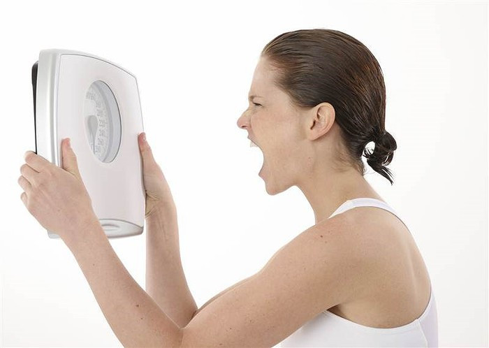 Hạt nên tránh ăn khi giảm cân: Hạt tinh chế là những loại bạn cần phải tránh xa. Chúng chỉ chứa calo và không cung cấp bất kỳ dinh dưỡng nào. Một số loại ngũ cốc nguyên hạt có chỉ số GI cao cũng không phải là lựa chọn tốt nếu bạn muốn giảm cân.