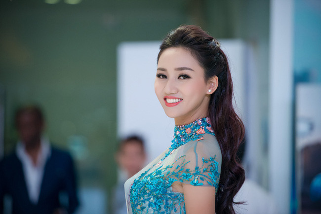 Bên cạnh đó, cô cũng thực hiện chế độ ăn kiêng hà khắc. Mỗi ngày cô chỉ ăn một bữa sáng, gồm các món giúp tăng cường cơ bắp như thịt bò, gà, tôm... kèm với rau. Nhờ tích cực ăn kiêng và tập luyện nên người đẹp Hà Nội đã giảm được 10 kg.