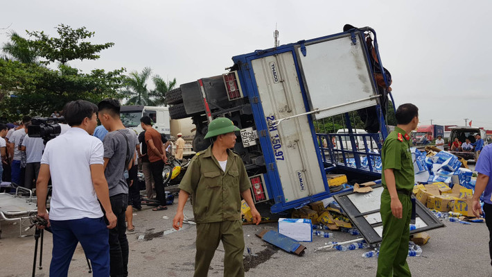 Lực lượng công an bảo vệ hiện trường.